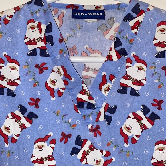Christmas Scrub Top Size Medium Med+ Wear preowned in excellent condition - Picture 3 of 6
